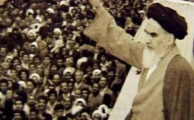 20世纪下半叶，全球南方最具影响力的两种宗教政治思潮是伊朗的反抗神学与拉美的解放