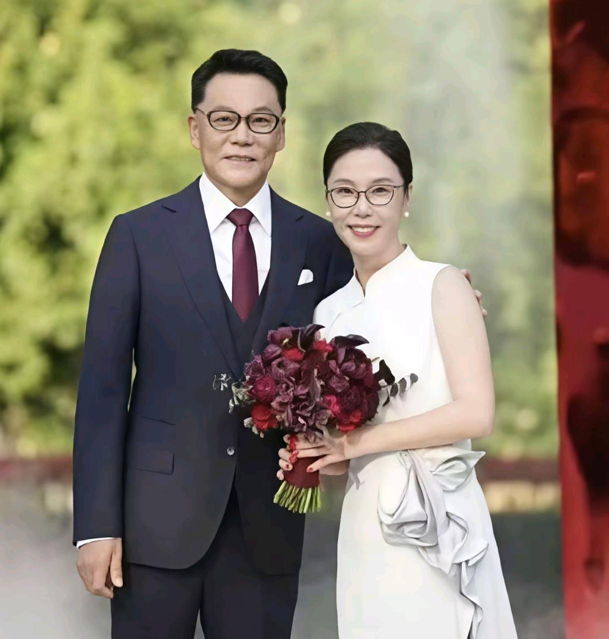 李国庆直播时话里话外我听着的意思是他对前妻的极度不满和对现任的满心欢喜、称心如意