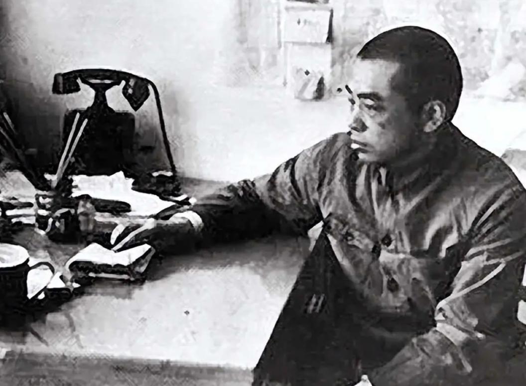 1966年，杨尚昆被错误关押在监狱中，严重的低血糖让他多次濒临死亡，正当他绝望之