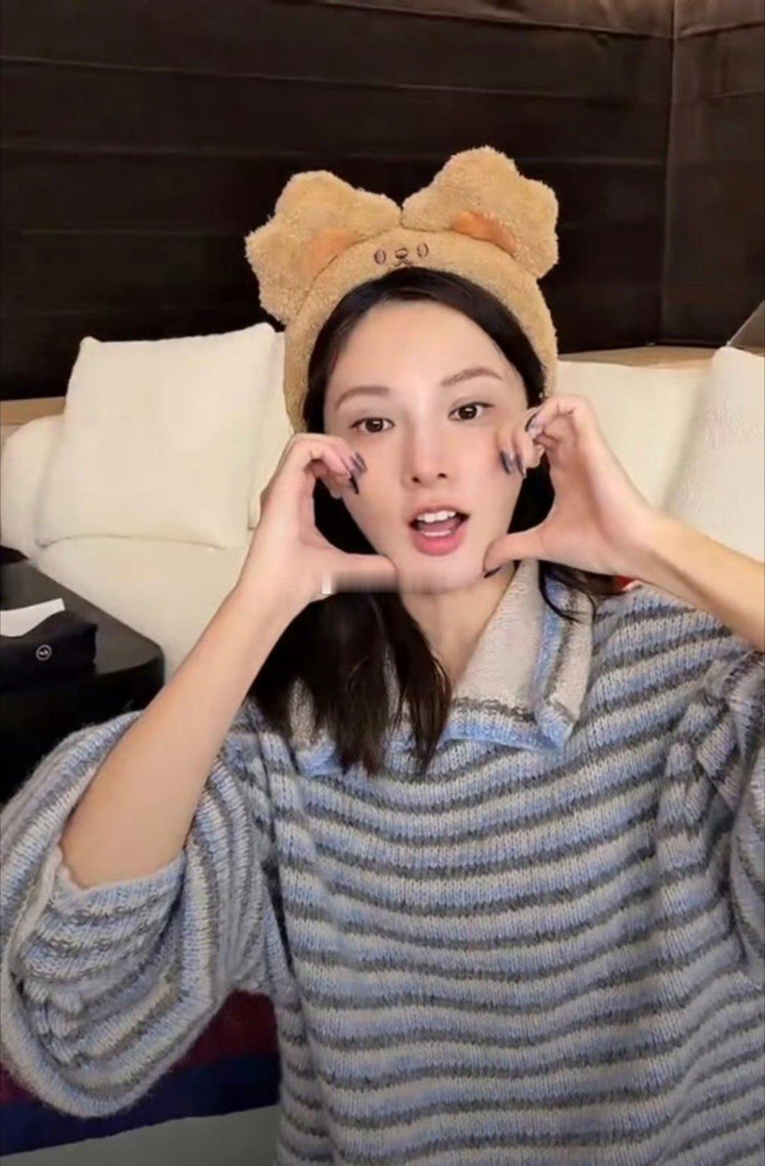 谁懂这种“被漏消息”的快乐！彭小苒这“大漏勺”一开口，生日会、北京举办、甚至可能