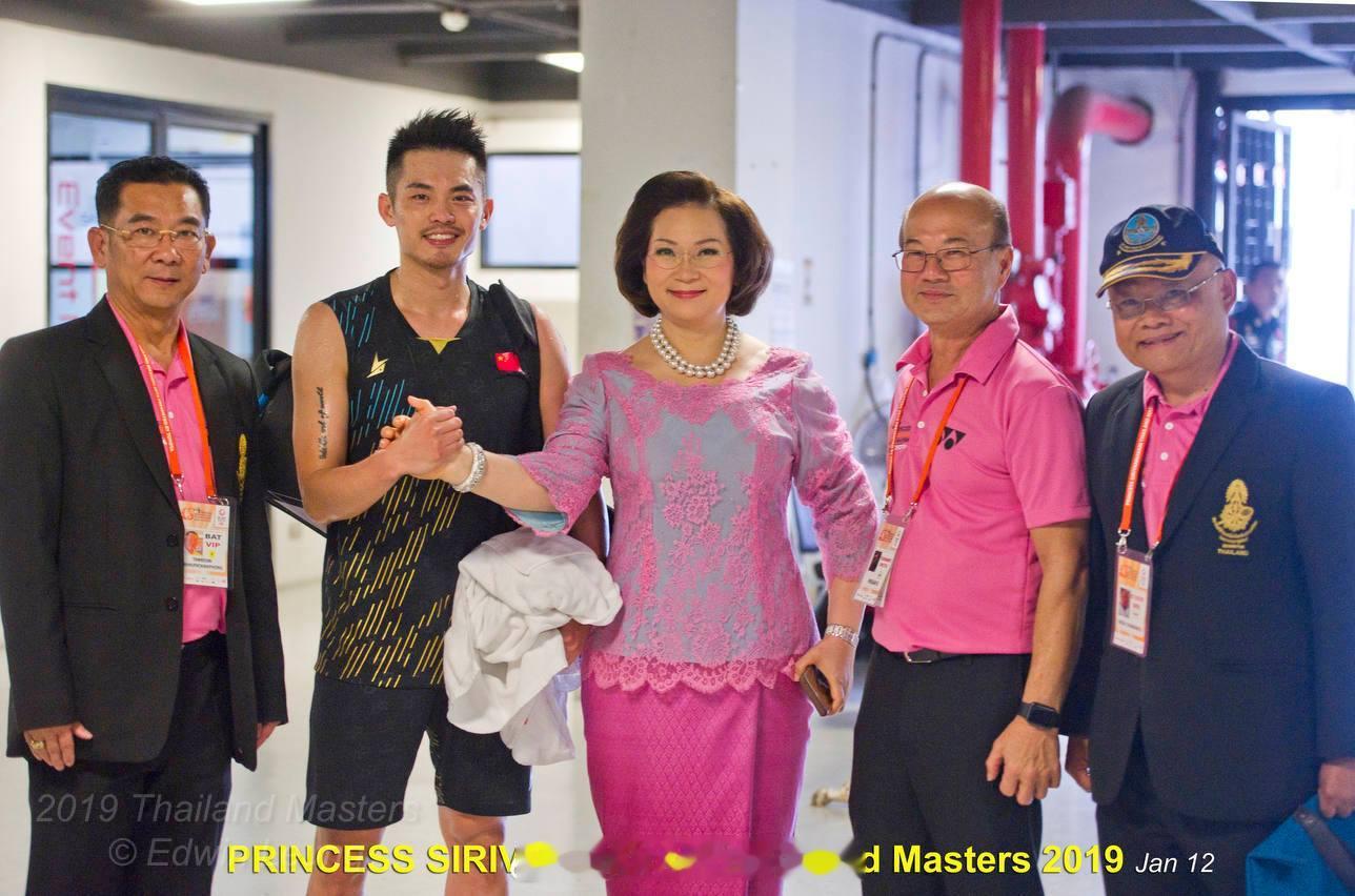 找到一张以前泰国大师赛的照片感觉泰国主席一直很爱我们的男单