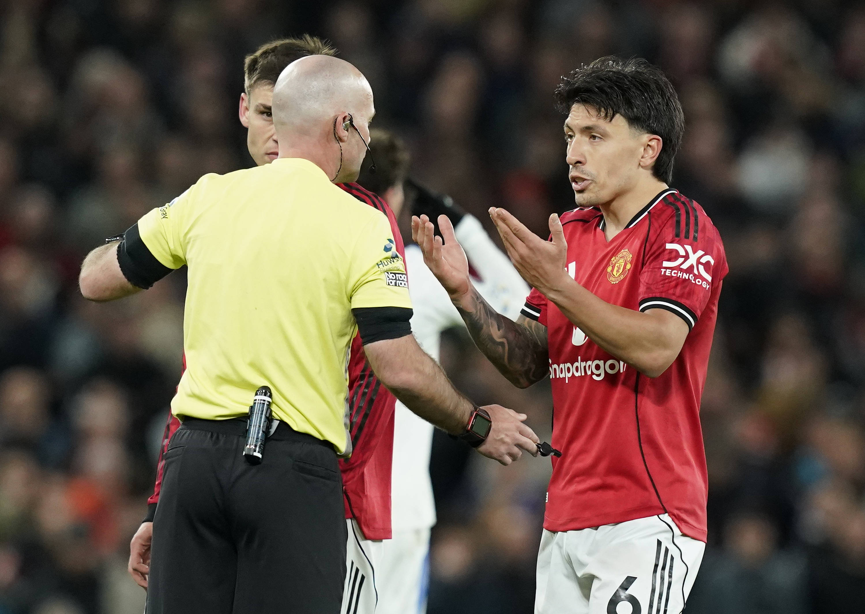 04月17日讯 曼联主帅卡里克出席对阵切尔西的赛前发布会，谈到了球队中卫利桑德罗