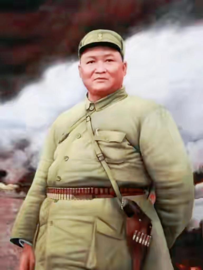 没想到长征时带着部队跑了三万七千里、比主力行军速度还快的将领，居然是个身高一米九