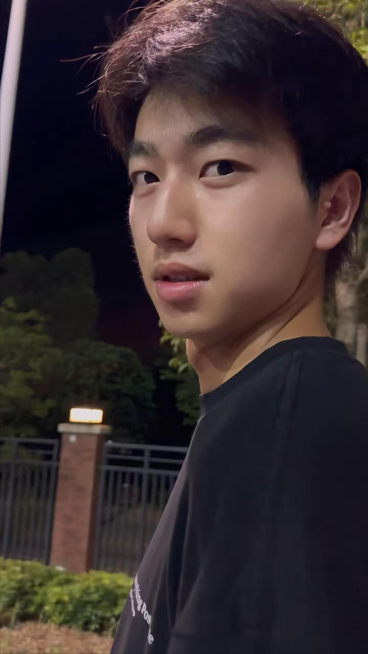 你身上什么味道 瞳孔的深浅 怀抱的温度 总有一天我会知道的