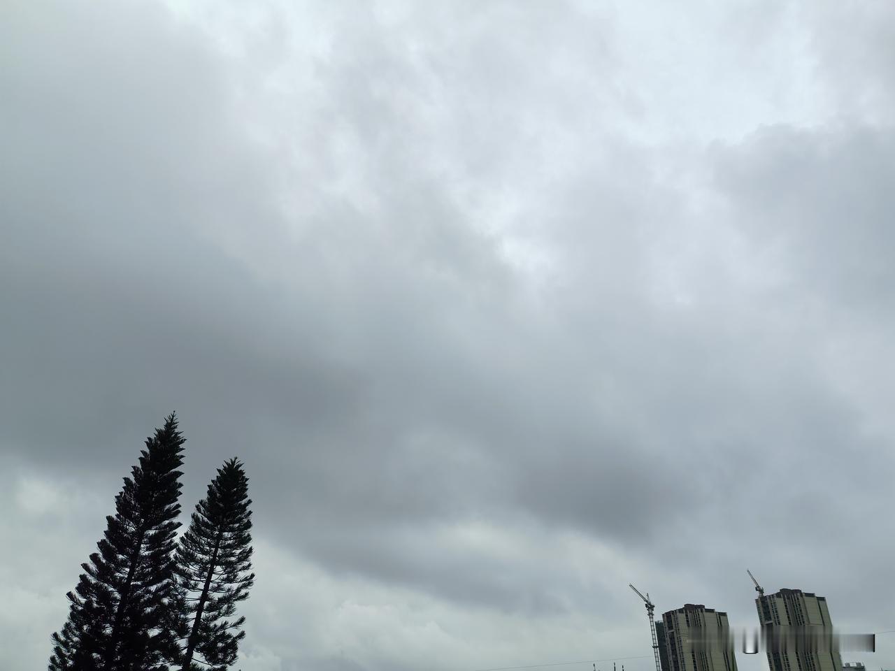 菲律宾以东热带低压生成，海面再现双台风共舞名场面！广东雨水再加码，将有新一轮强降