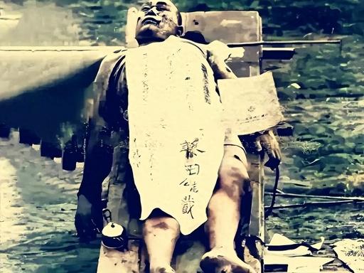1939 年，日军王牌飞行员藤田雄藏跳伞后，竟用手枪打死发现他的中国船工，我军战