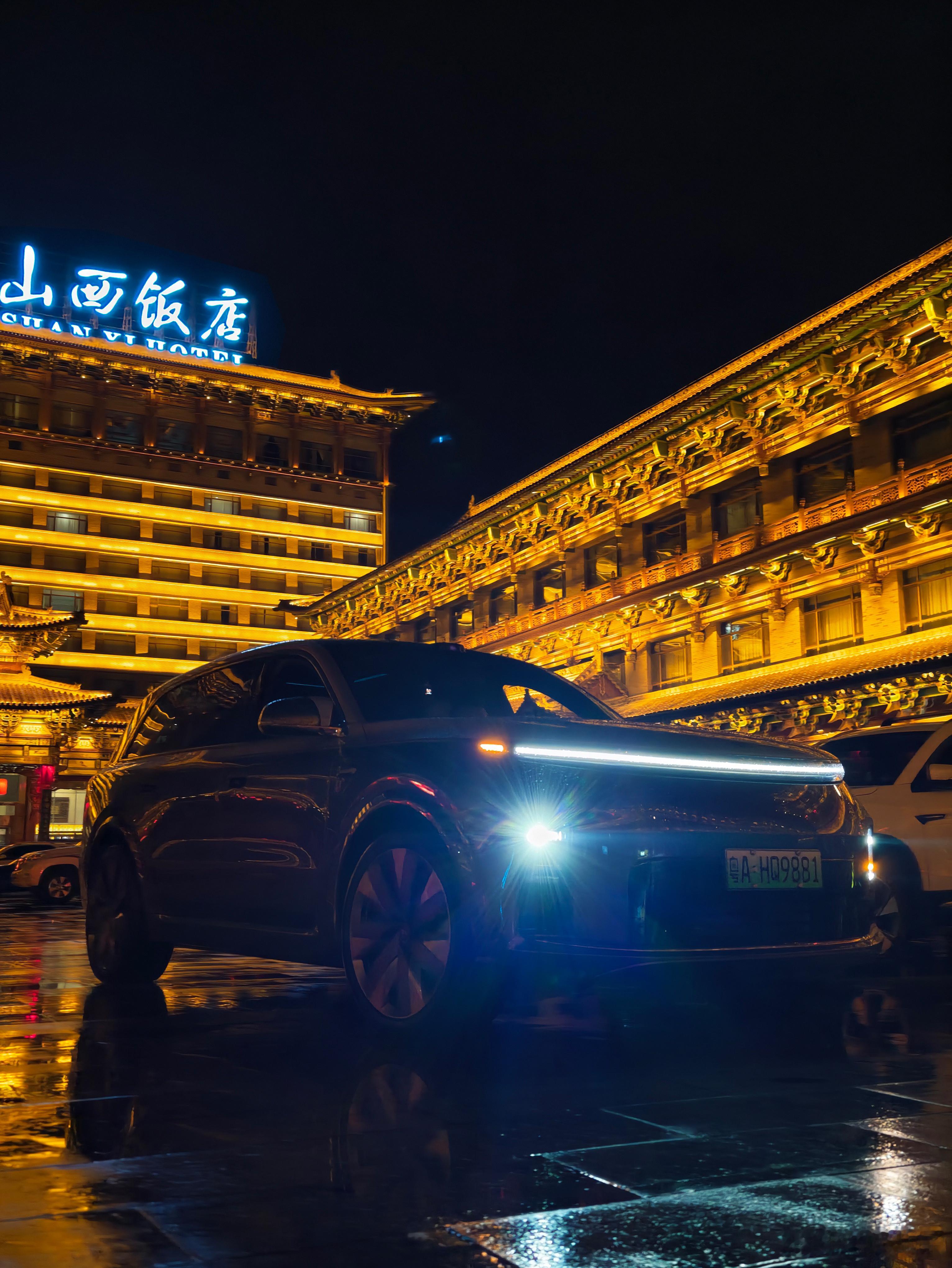 每个城市都有自己的名片，有的的是建筑，有的是风景，山西饭店这次去让我觉得震撼的不