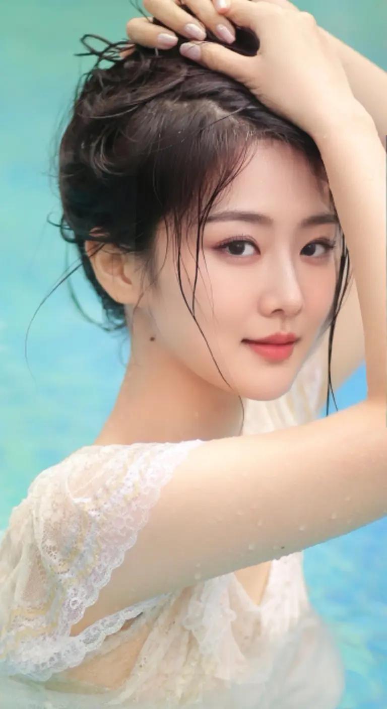 泳池美女写真