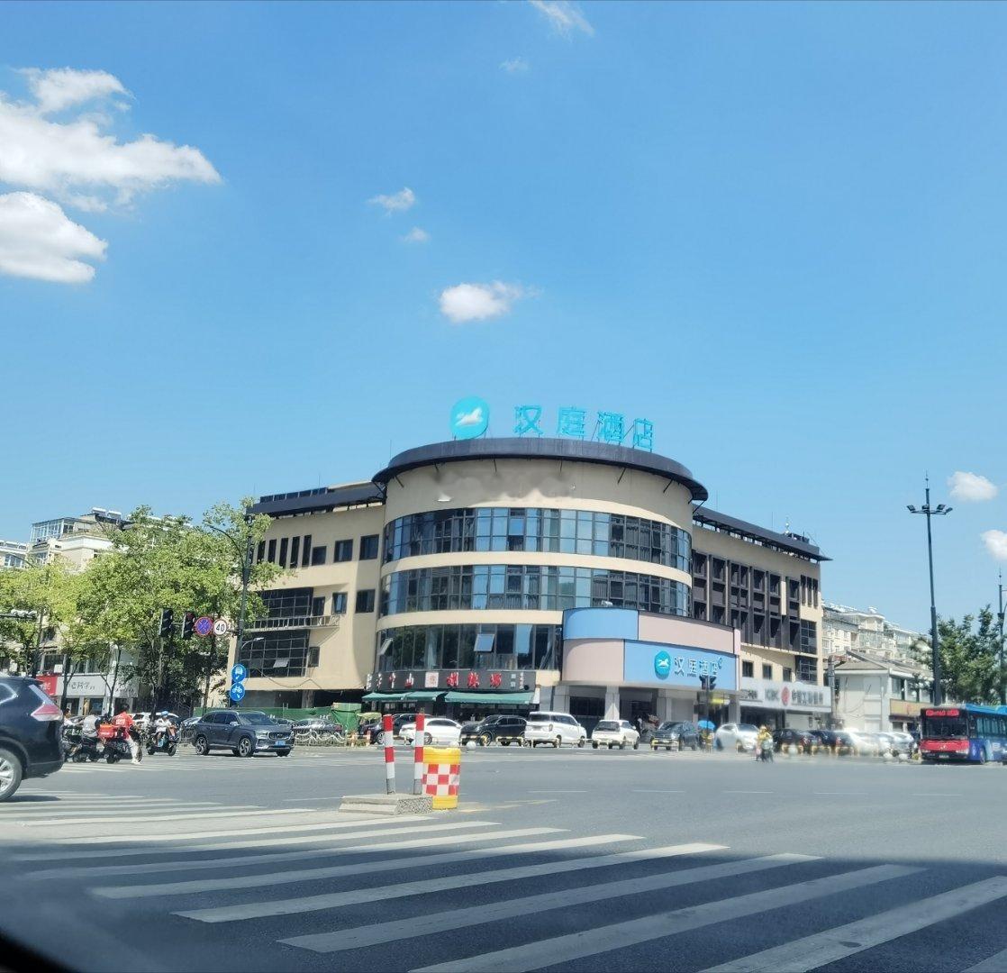 这家汉庭下面的“方中山胡辣汤”，据说很正宗，在浙江有不少店。  ​​​