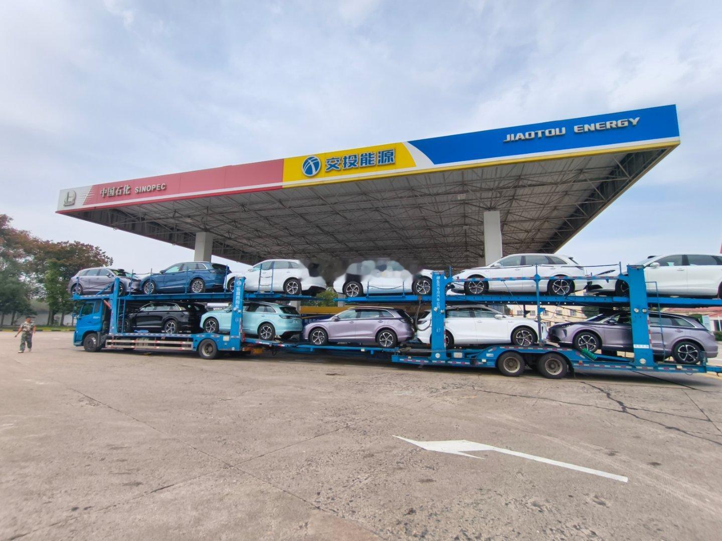 偶遇满满一板车尚界H5 ​​​