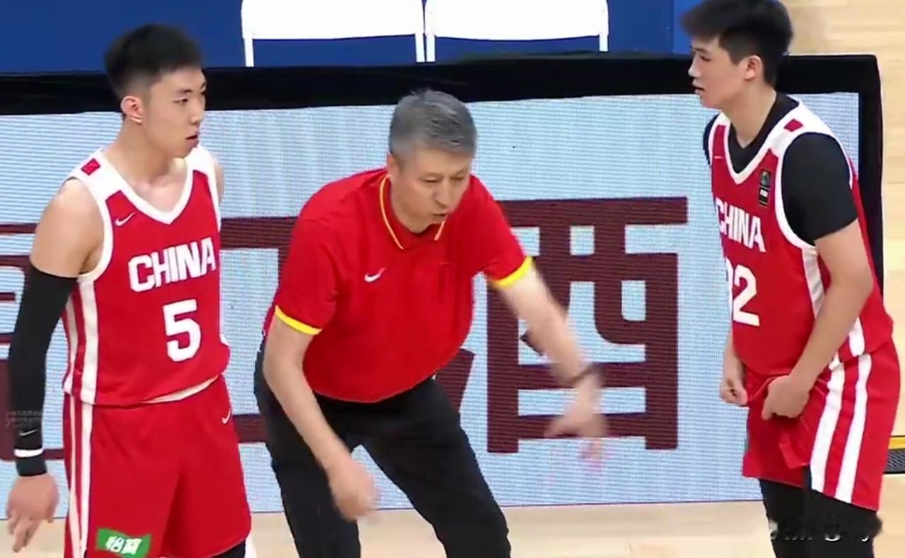 首战狂胜34分，今天仅赢8分！喀麦隆认真之后，中国男篮打得并不轻松！

首回合交