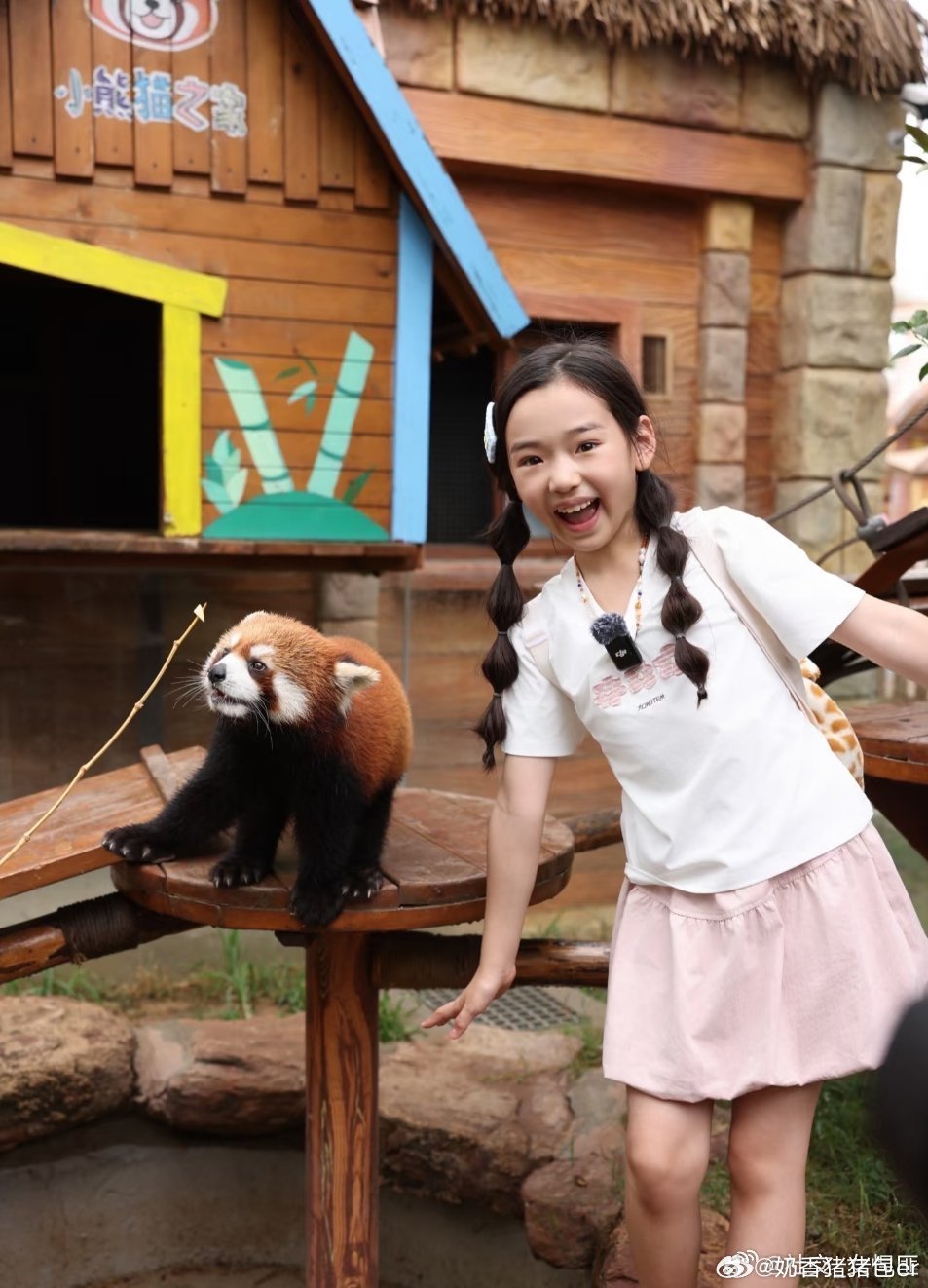 阳光自信大方的性格源自于家庭的爱而不是说随谁终于知道小酒窝的大方随谁了