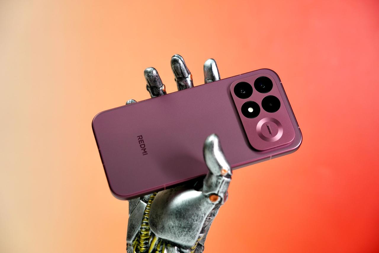 赤霞珠红配色，非常好看，这不就是iPhone18 Pro的平替么？金属中框搭配大