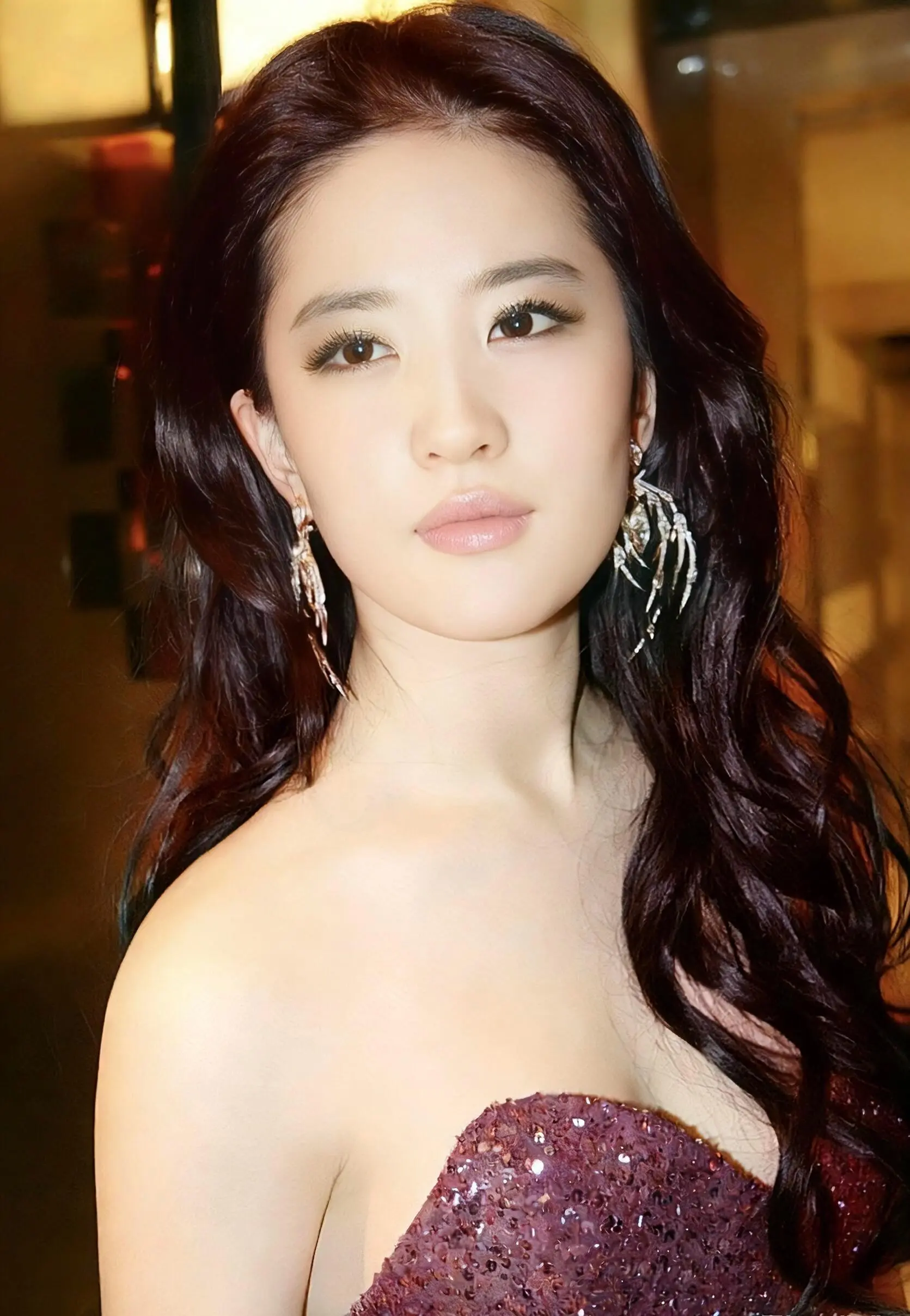 你问西湖水，偷走她的几分美