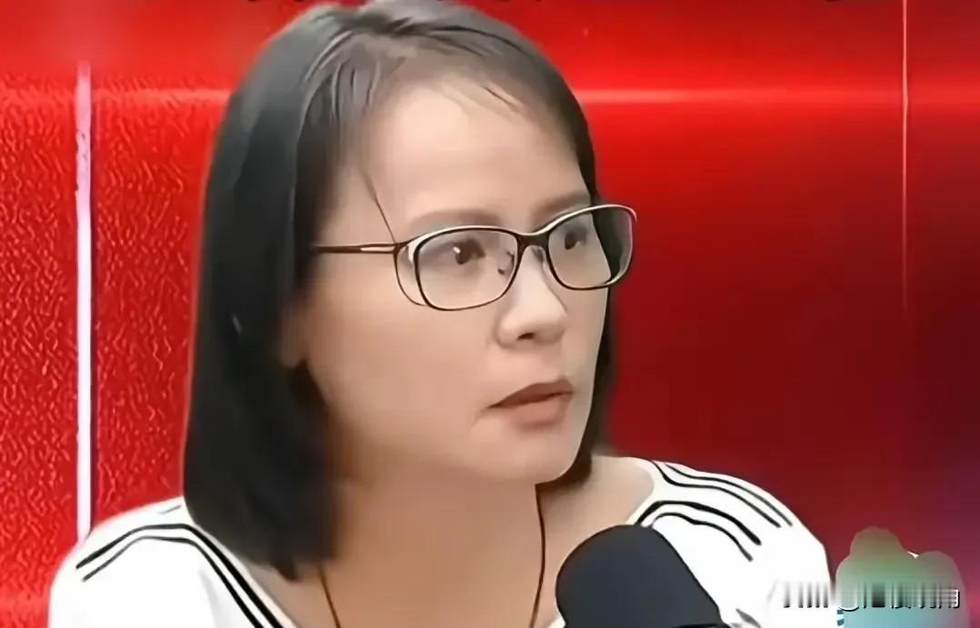 一位台湾女教师的话，昨天在朋友圈刷屏了。
 
她说大陆这边，共产党带着十几亿人搞