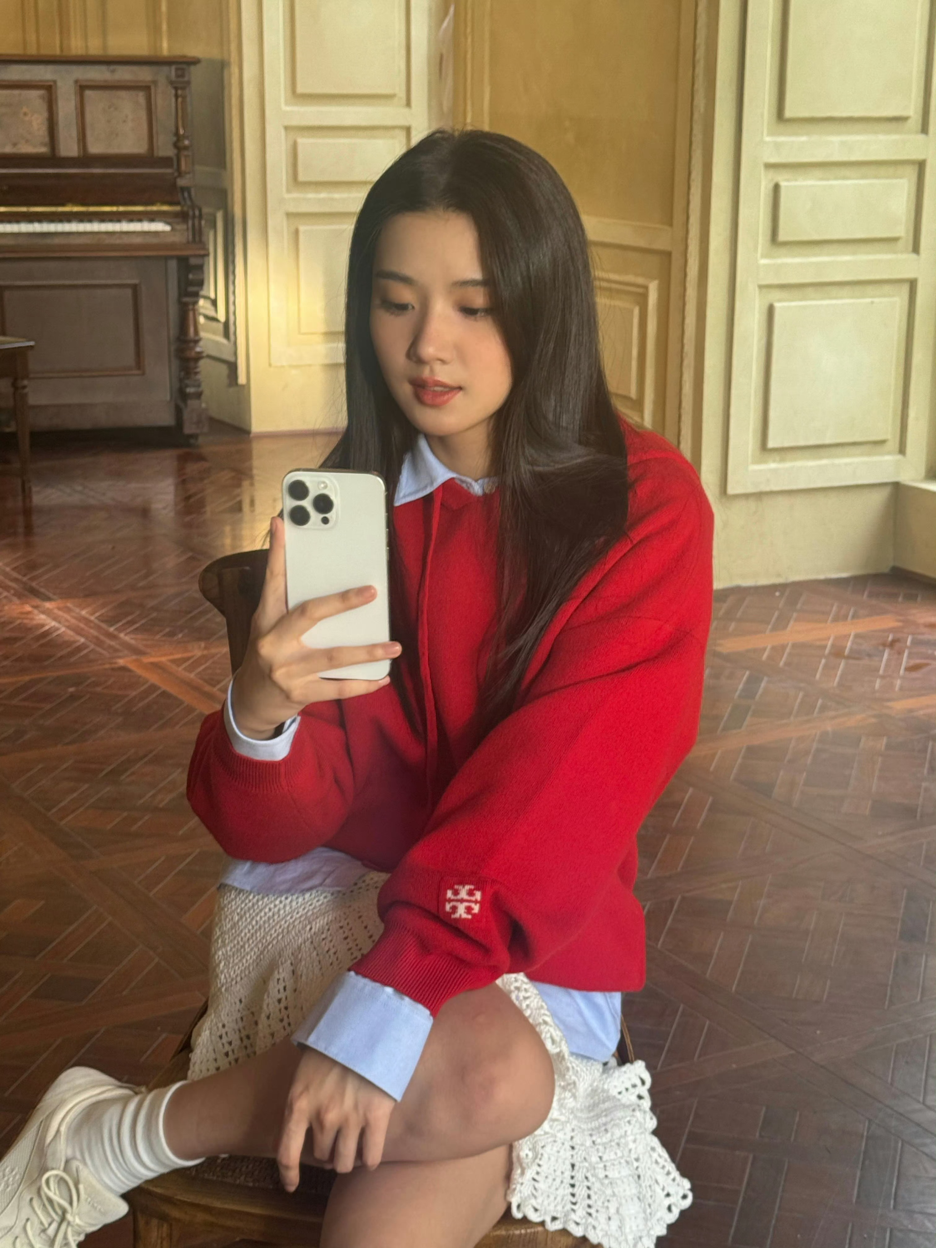 卧槽呀翻去年今日我噜还是左边这样 今年已经瘦气逼人了。 ​​​