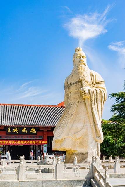 曹操帐下最会“装傻”的谋士表面像个木头人背地里献了十二条毒计