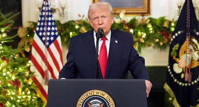 美国不装了，特朗普做出一个前所未有重大决定！
美国总统特朗普今天（美国时间12月