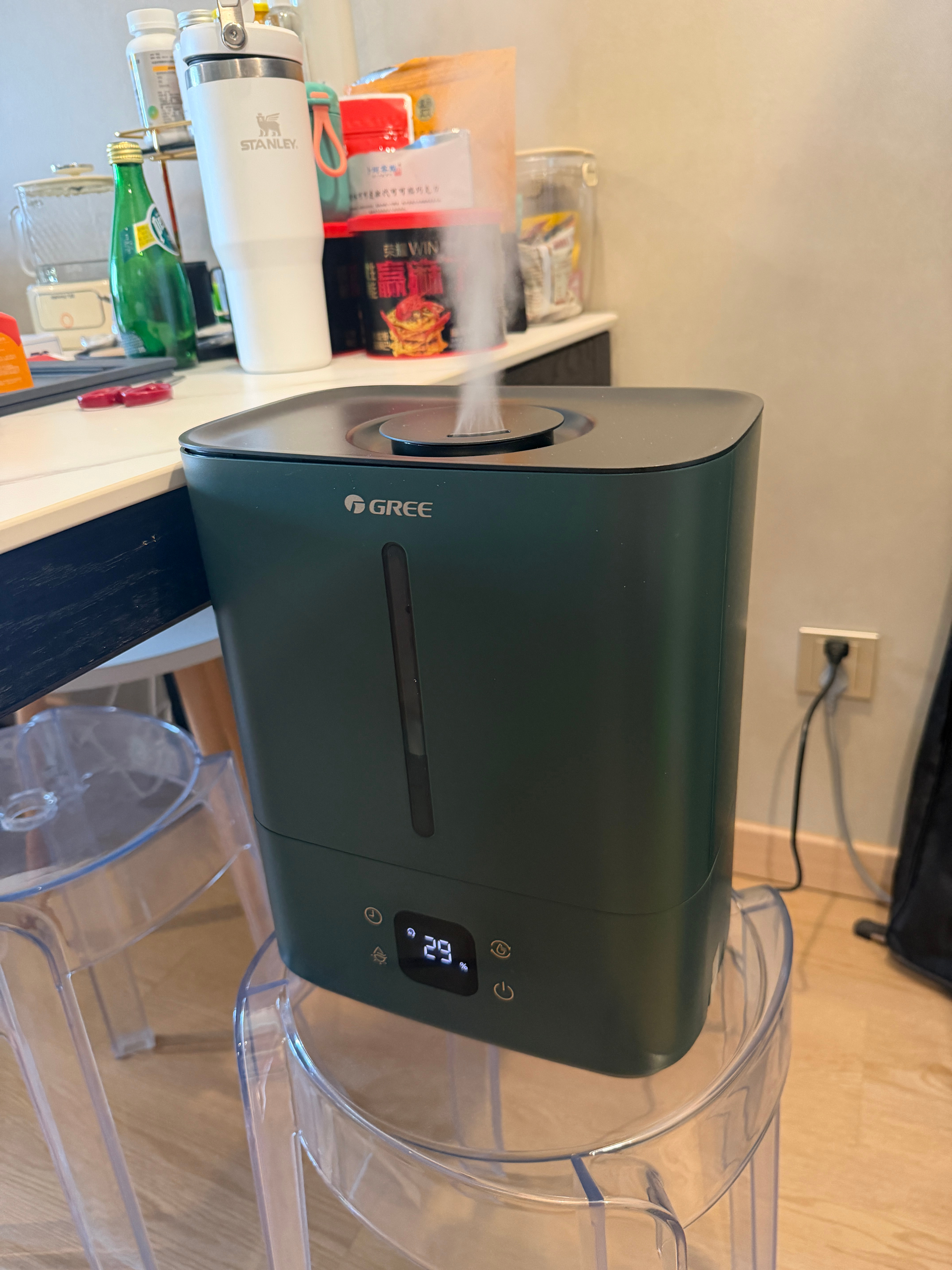 你还会特意去线下买家电吗很少去线下看了，线上看看功能，买个大品牌都有保障，没必要