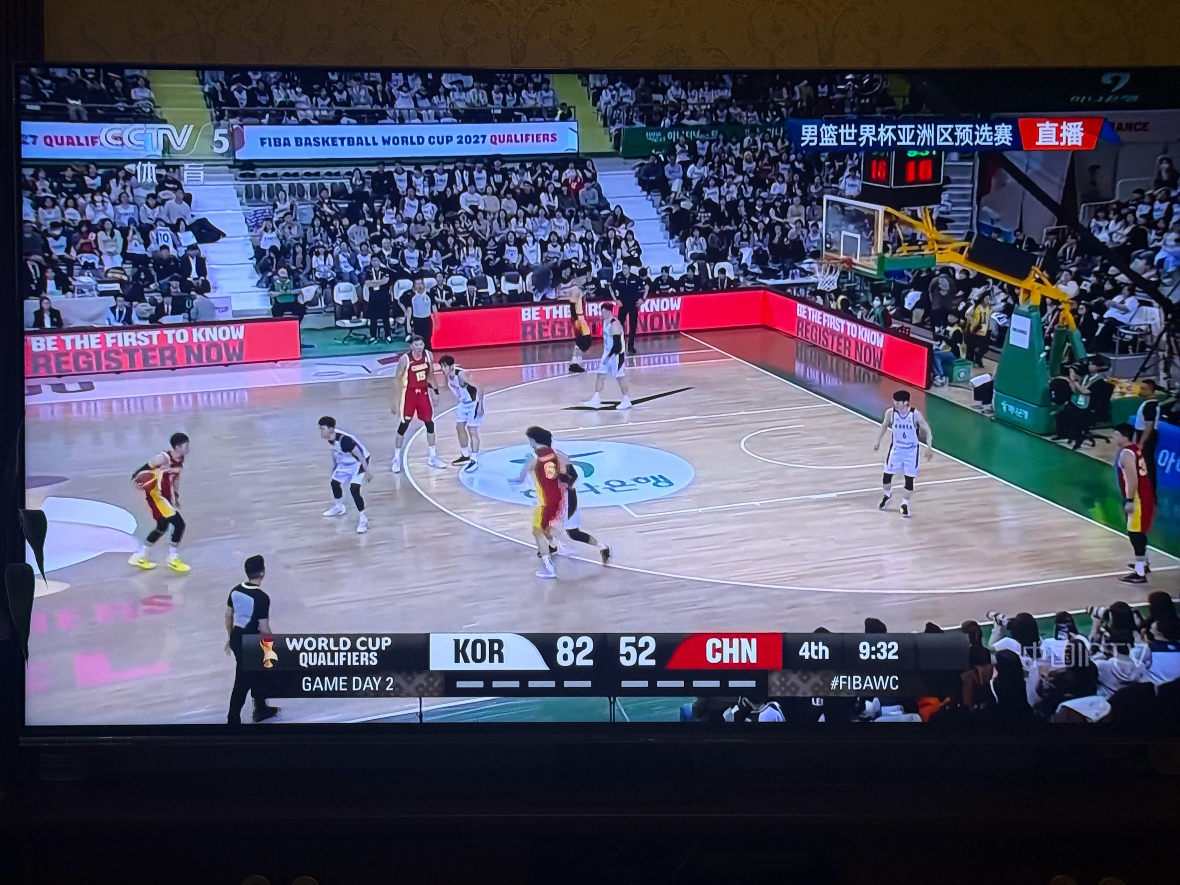 3节过后男篮落后韩国28分，假如能追平或者反超比分，相当于足球落后几球反超的难度