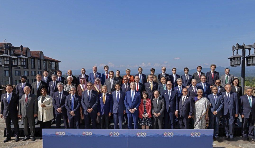 由于欧洲国家财长的抵制，俄罗斯代表没能出席在美国举行的G20峰会的合影德国财政部