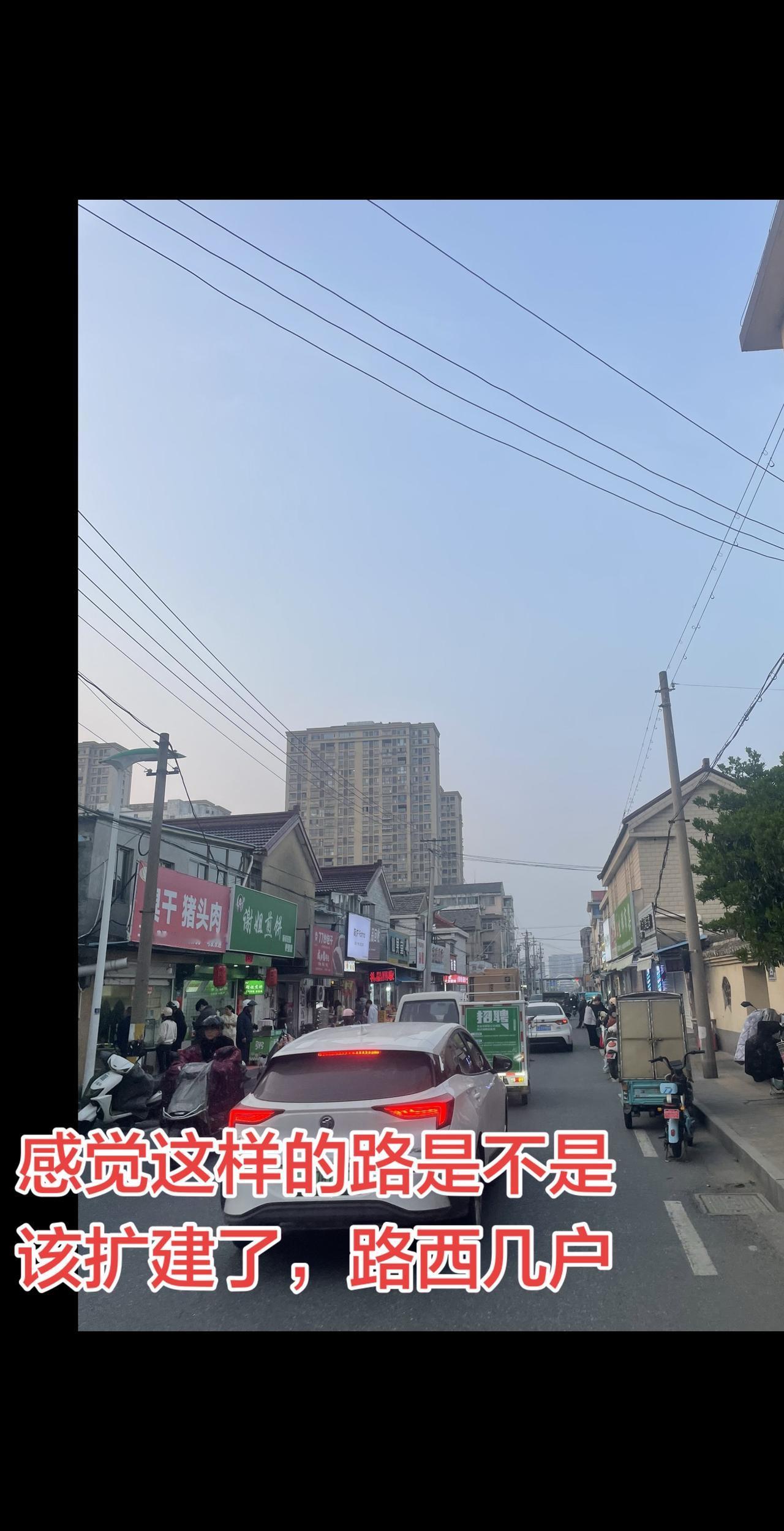 新民路就剩下这一段了，路西不超过十户人家。江苏省东台市