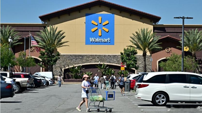 【沃尔玛第三季多赚34% 再上调全年展望 将转至纳斯达克挂牌】美国零售巨头沃尔玛