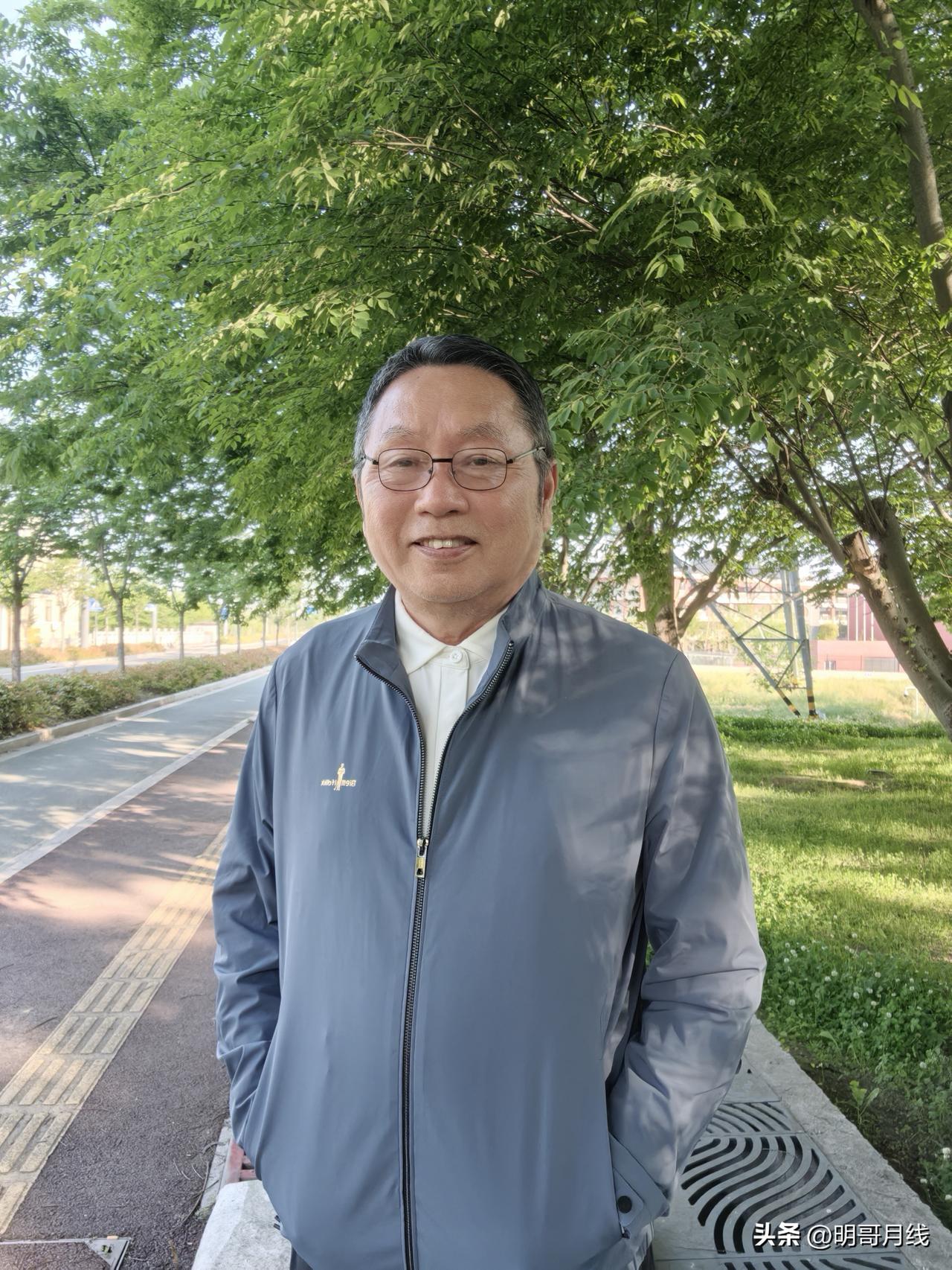 单身老人的困惑（十）

老刘在女儿家生活了三年，6000多块钱的退休金，每个月给