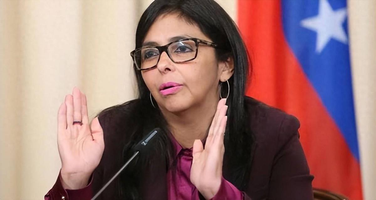 委内瑞拉老百姓有福了。
2026年1月3日美国军队突然行动抓走马杜罗带到美国受审