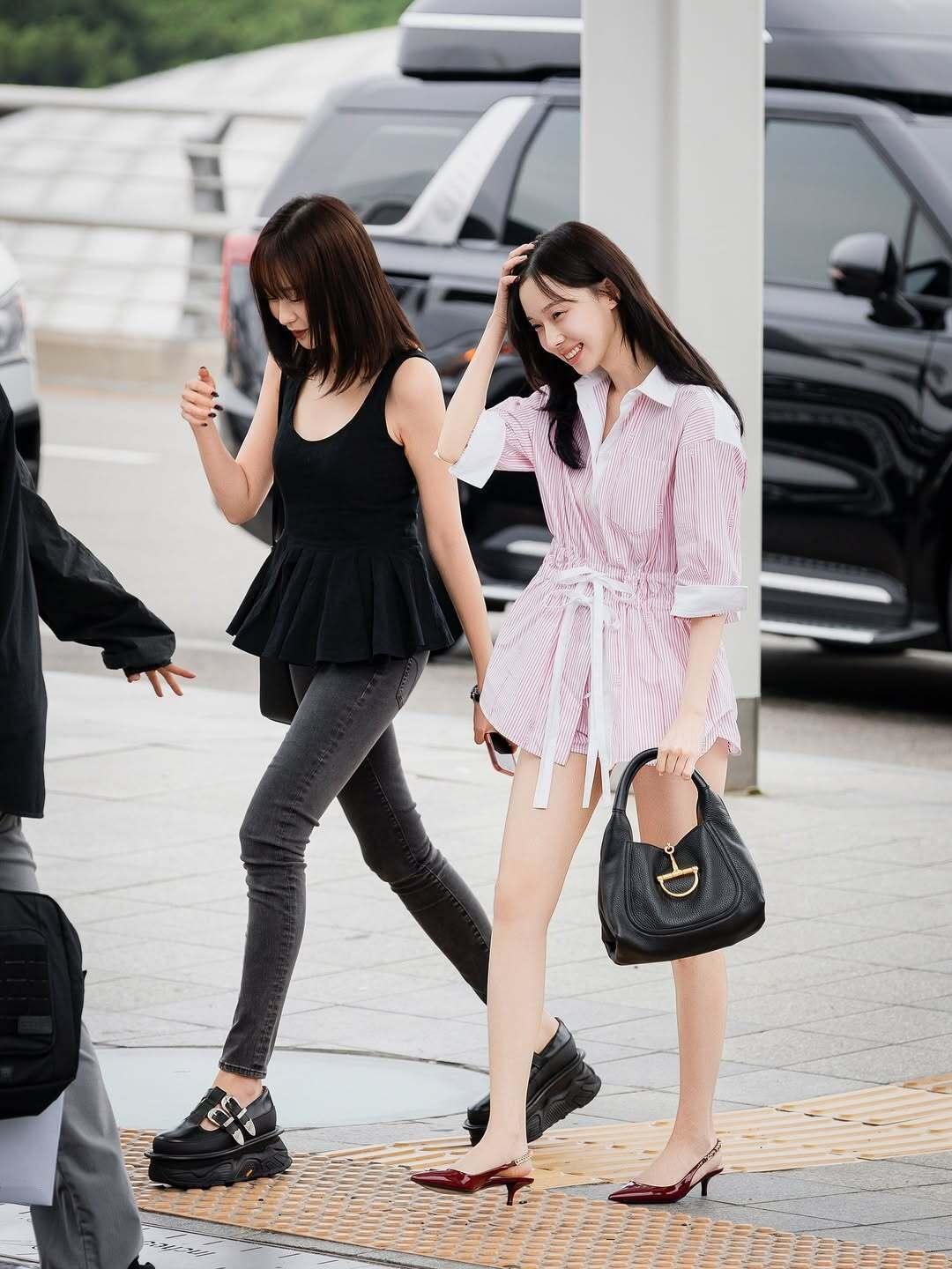 美腿与共🖤🩷 ​​​