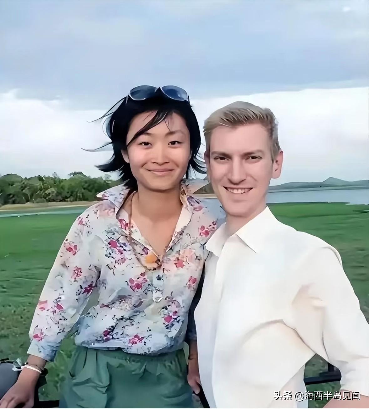 这是敬一丹女儿王尔晴与丈夫尼克在斯里兰卡旅游的一张合影。现年40岁的王尔晴，从帝