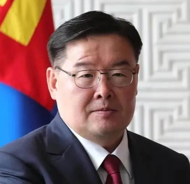 总理，辞职了！

蒙古国国家大呼拉尔正式批准了总理赞登沙特尔走人，74%的议员投