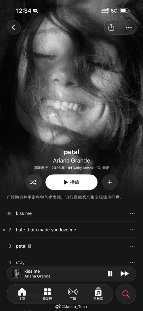 所有人戴上耳机聆听🎧ArianaGrande