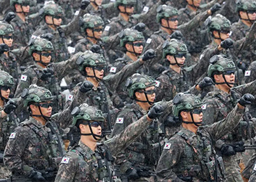 #韩军兵力6年减11万#【韩国国防部：兵力6年减11万，17个师级以上部队消失】