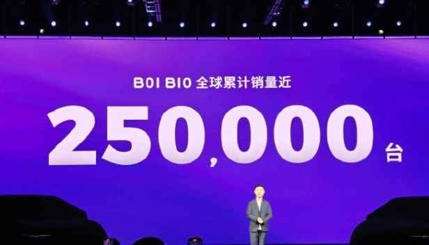 零跑汽车高级副总裁曹力披露了品牌最新业绩数据，并宣布 B01 与 B10 两款车