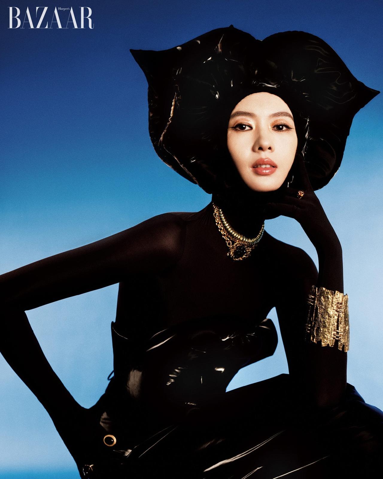 童瑶登上越南版《时尚芭莎》造型很前卫。