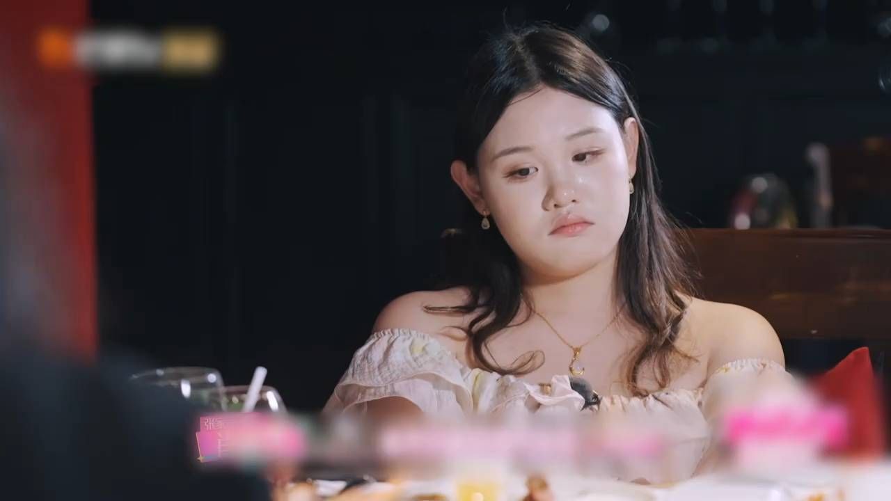 张家齐妈妈饭局逐帧解析：被长不大的父母情感寄生，有多绝望？ #我家那闺女 #影娱漫谈编辑部 #影娱热