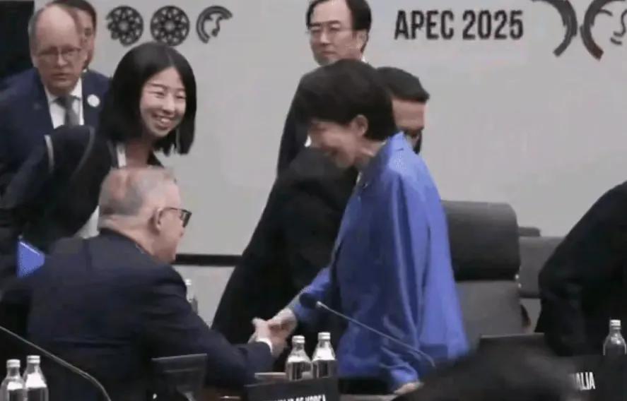 日本的悲哀！堂堂一国首相高市早苗，却被人喊“妈妈桑”
 
这一称呼源于其政治风格