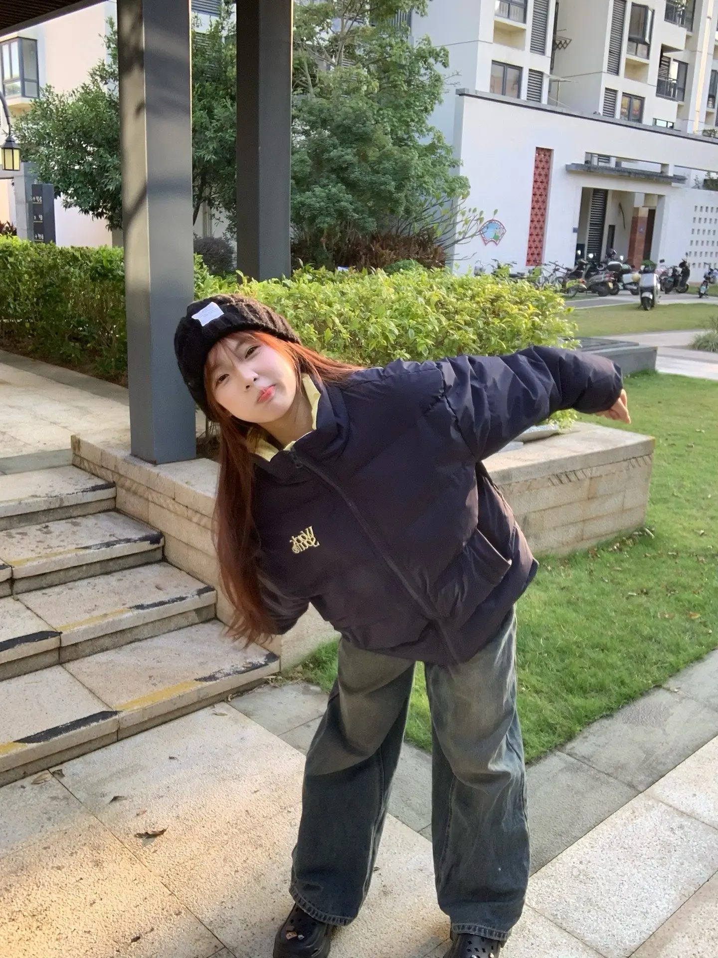 生活给了我一拳 我原地睡了。