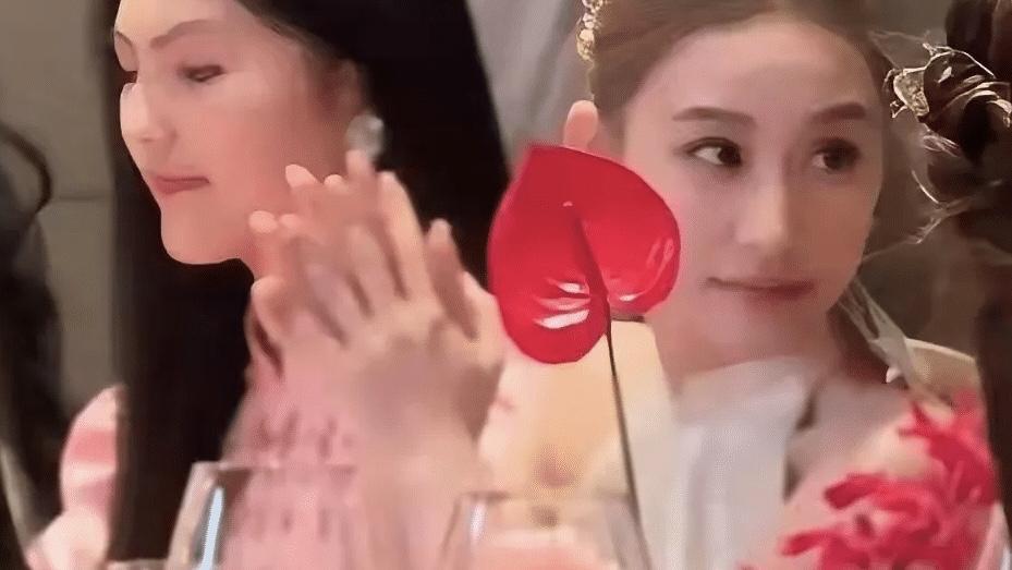 一顿晚宴的两个买单瞬间，把新贵和老钱的差距扒得明明白白

高端晚宴上的一幕，最近