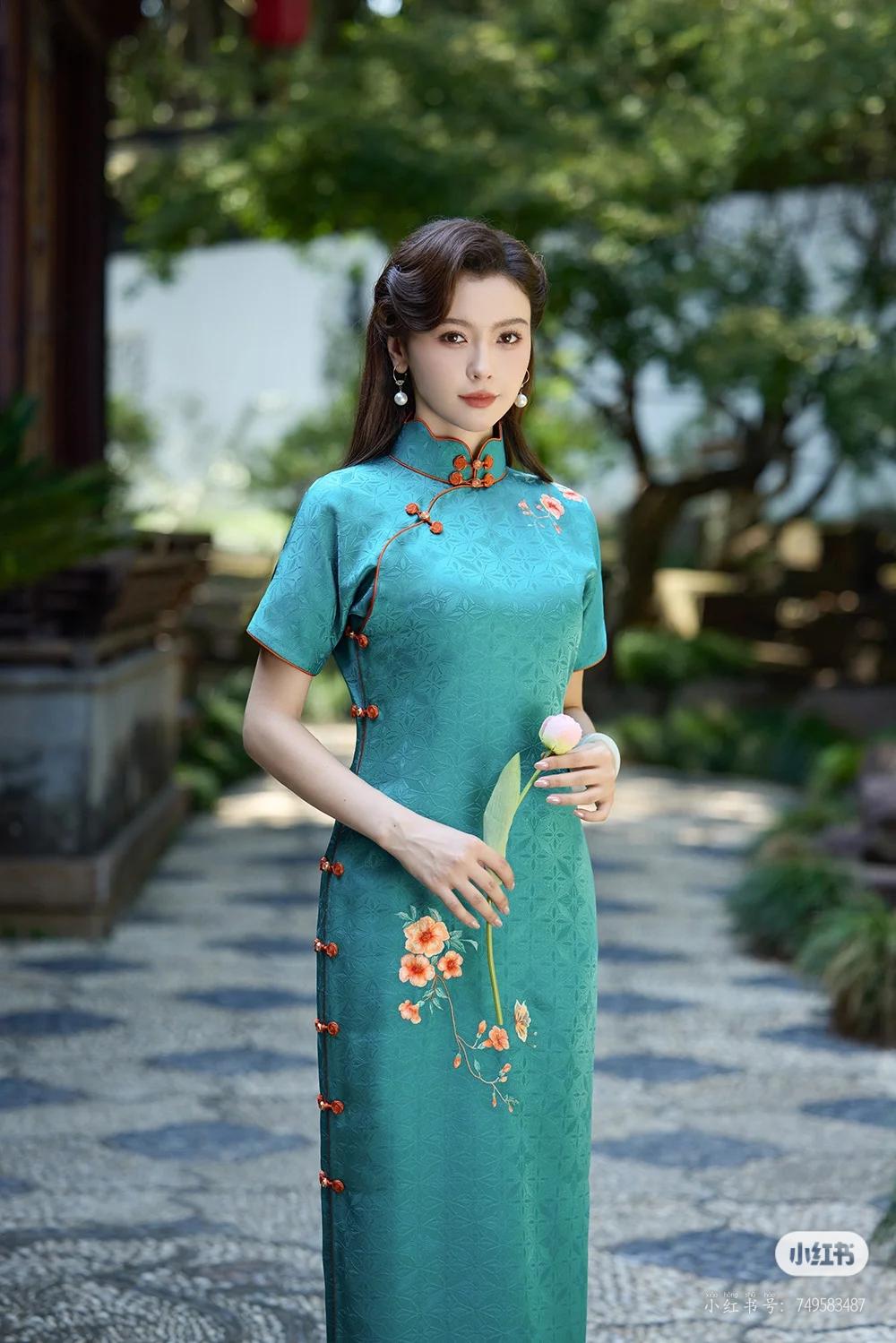 晒图笔记大赛美女旗袍穿搭写真