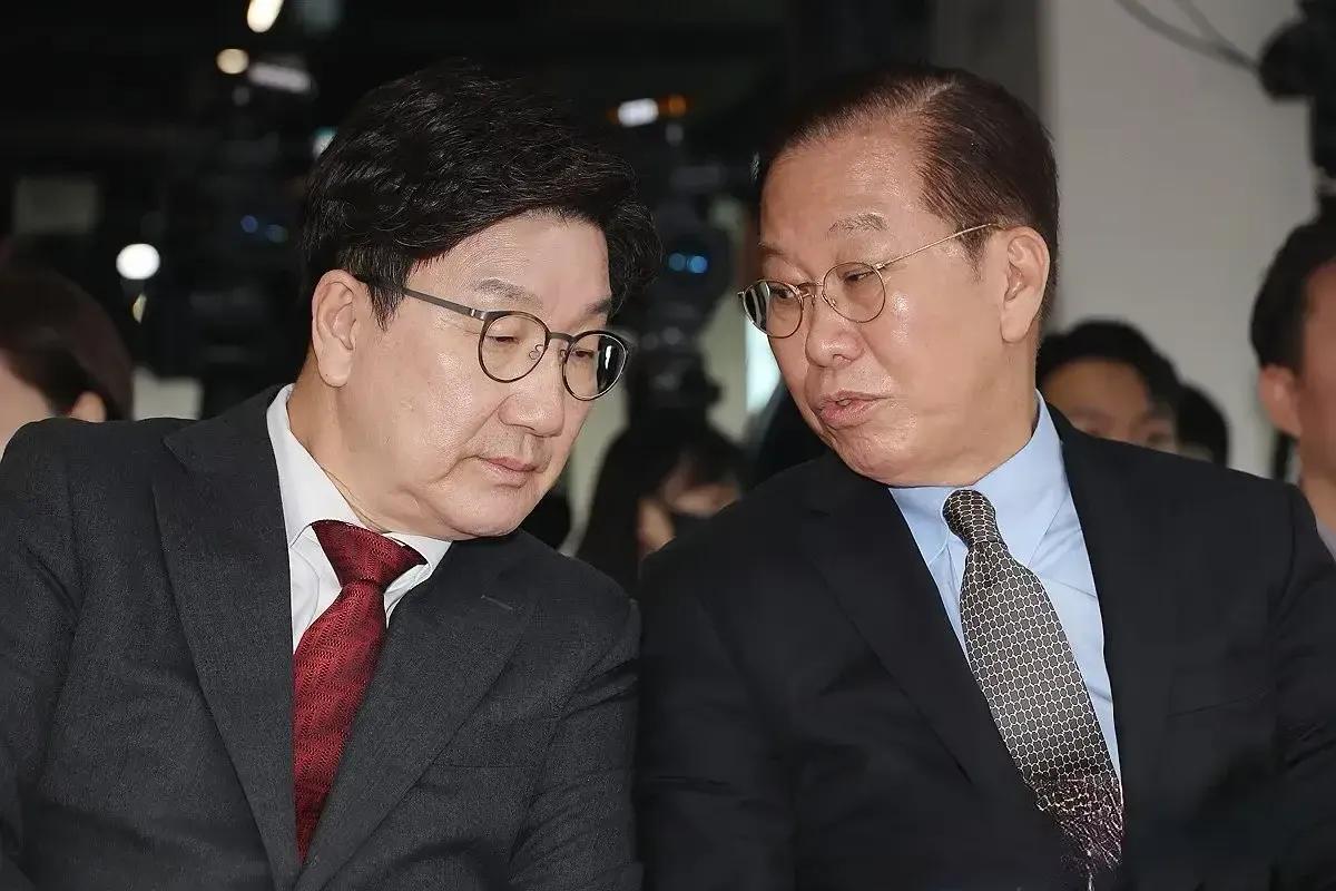 同样是辞职，但“两权”的现状有
天壤之别？
国民力量监察委宣布：
拟对前紧急对策