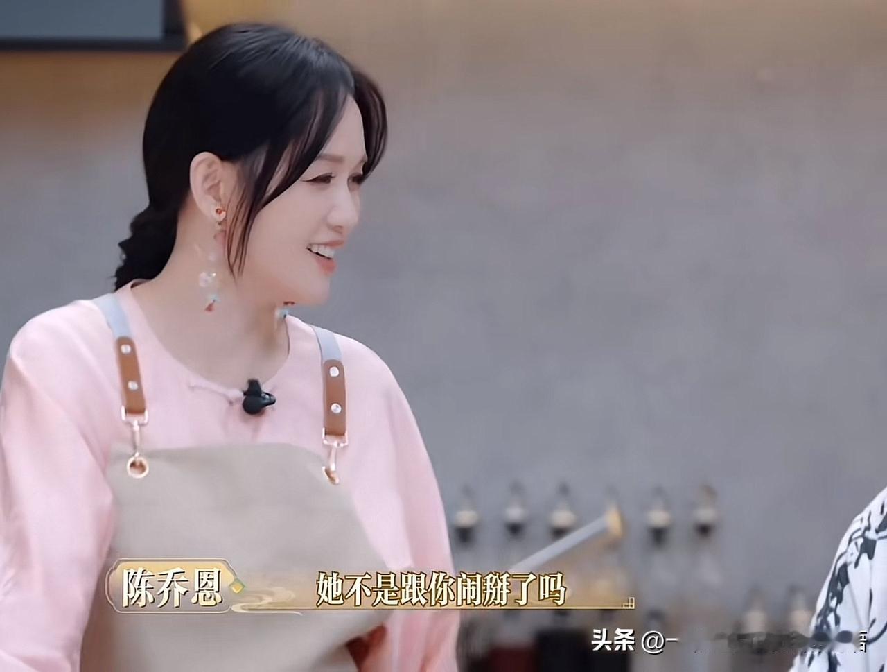 陈乔恩问于正：“林心如不是和你闹掰了吗？”于正笑着说：“其实要澄清一下，我们拍完