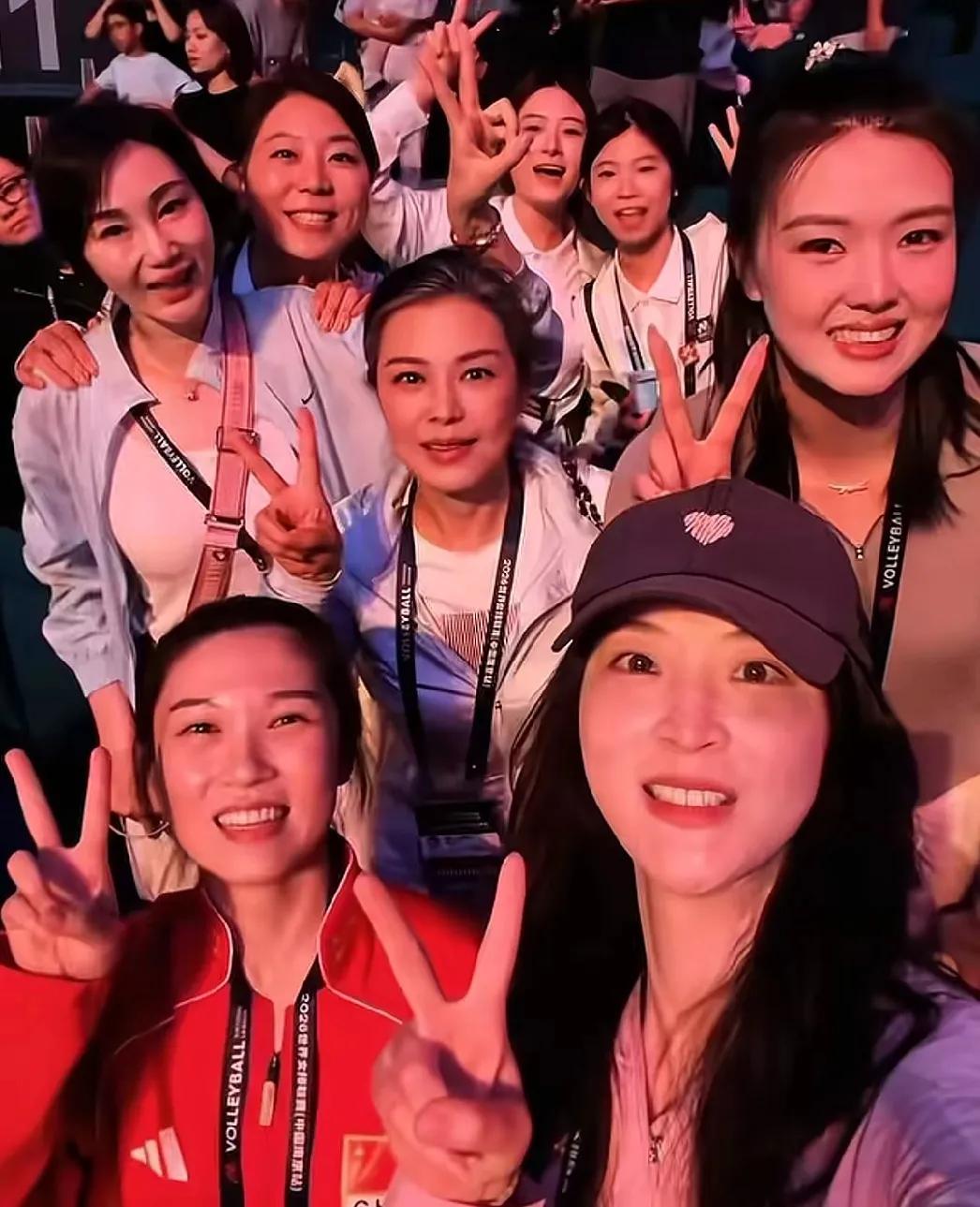 17816，这组数字是中国女排对阵塞尔维亚女排时，现场观众人数，
这组数字也是创