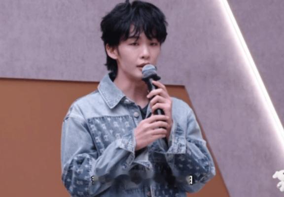 王赫野去哪进修的语言艺术王赫野好会说王赫野[超话]他坦言整场表演松弛自然，情歌氛