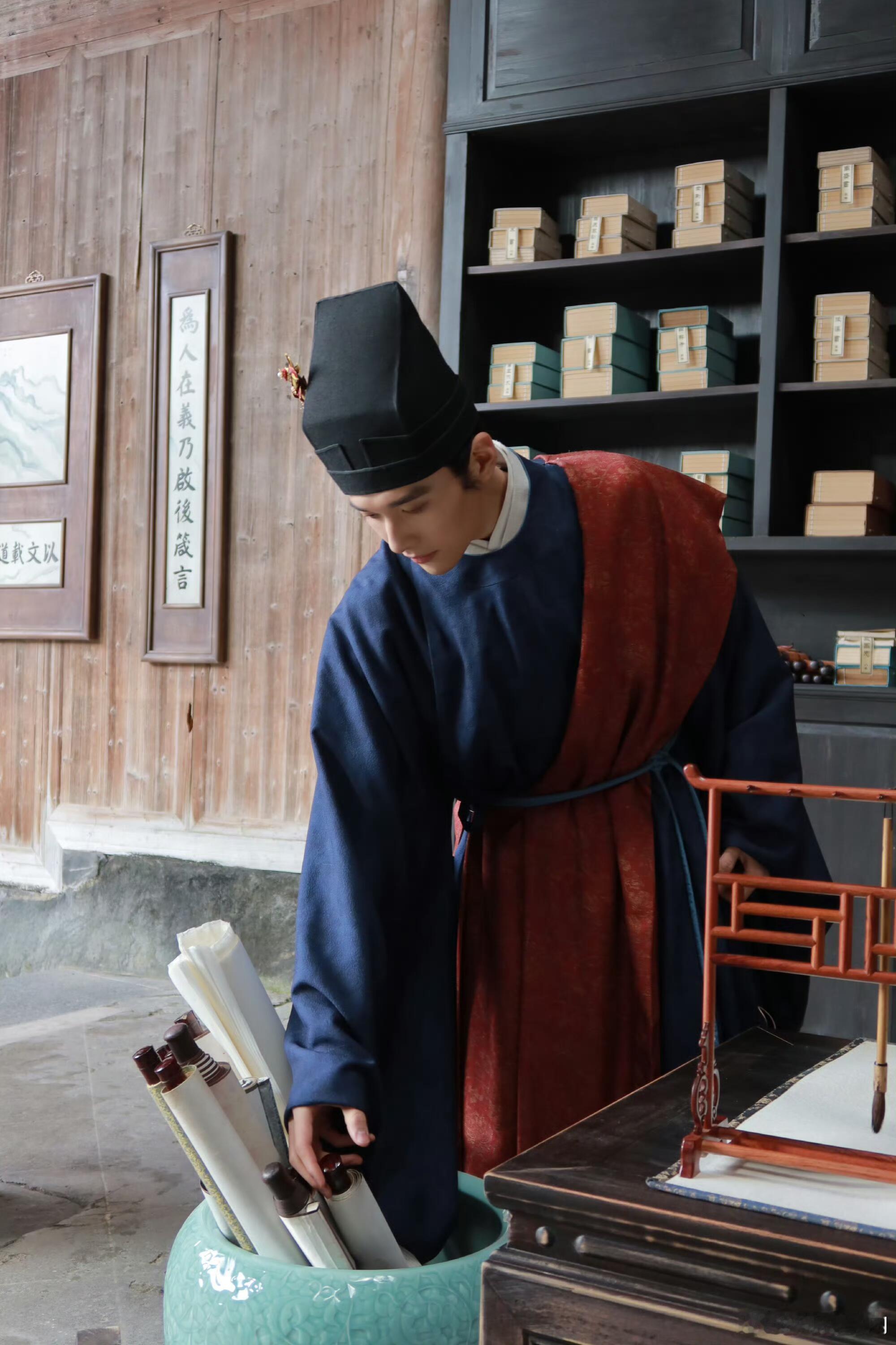 田本昌看杨紫韩东君吻戏不舒服了 只要镜头里出现祯有谦同框的画面，田本昌的状态立马