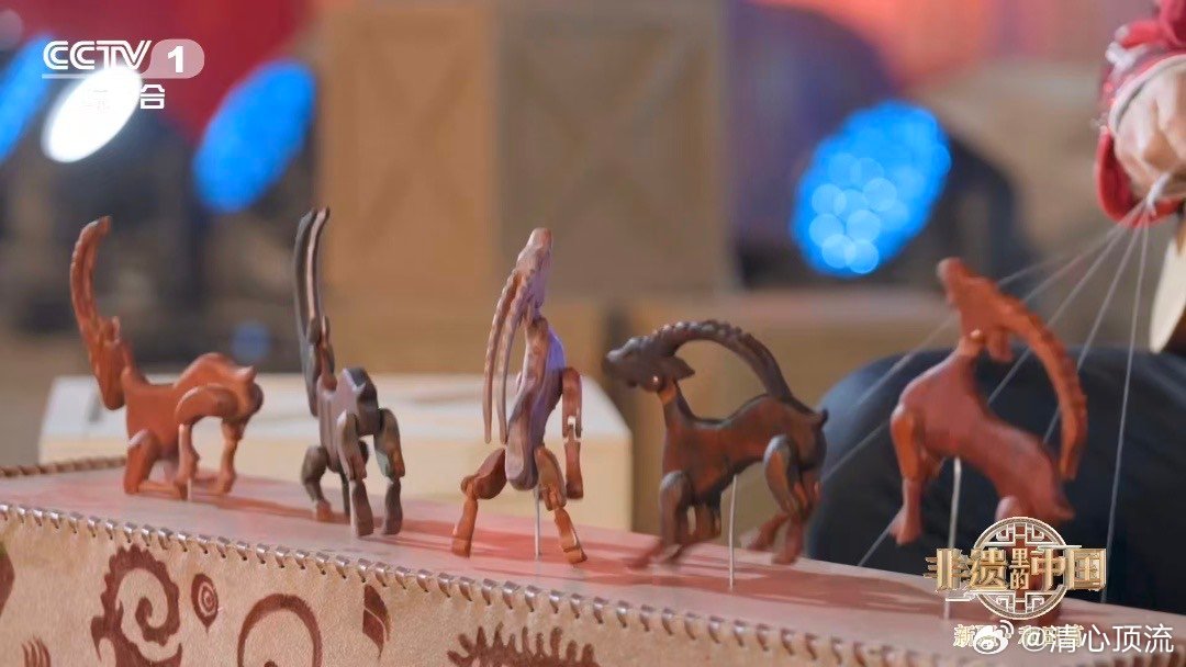 这项非遗还是哄娃神器家人们谁懂啊！这项非遗直接变身哄娃神器啦！想象一下，滚烫的铁