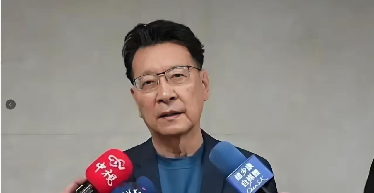 面对美国要抢走台湾一半芯片产业的勒索，赵少康，居然向大陆提出了质疑，他表示为什么