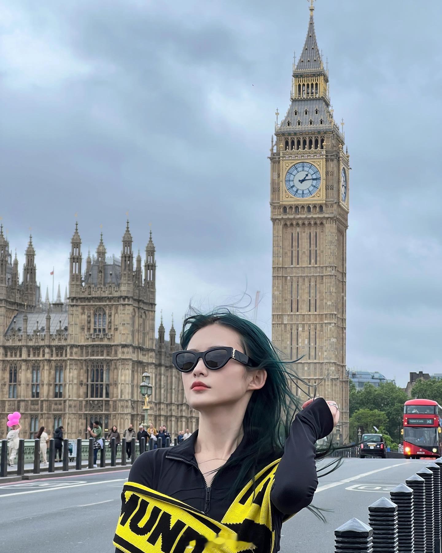 爱💛🖤来自伦敦🇬🇧  ​​​