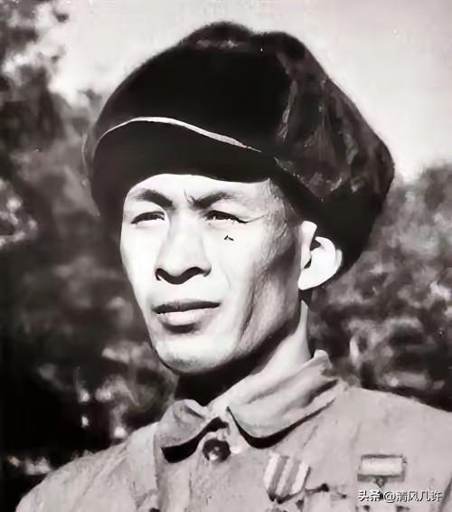 “侦察英雄”—张兰亭，被老美写进教材的“反面典型” 竟然因为打仗太损太狠。

张